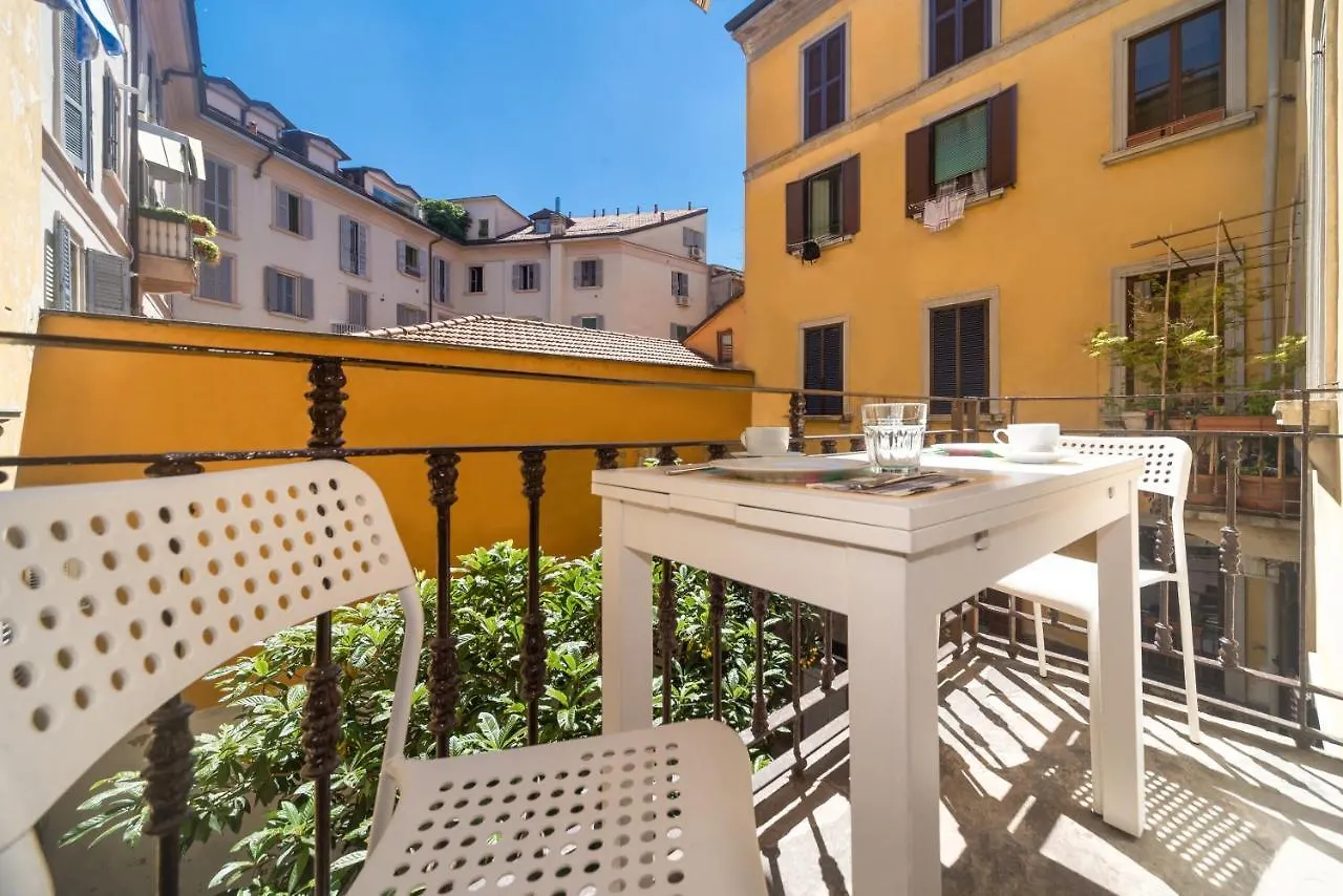 Apartment Casa Da Suite Navigli Milan Italy